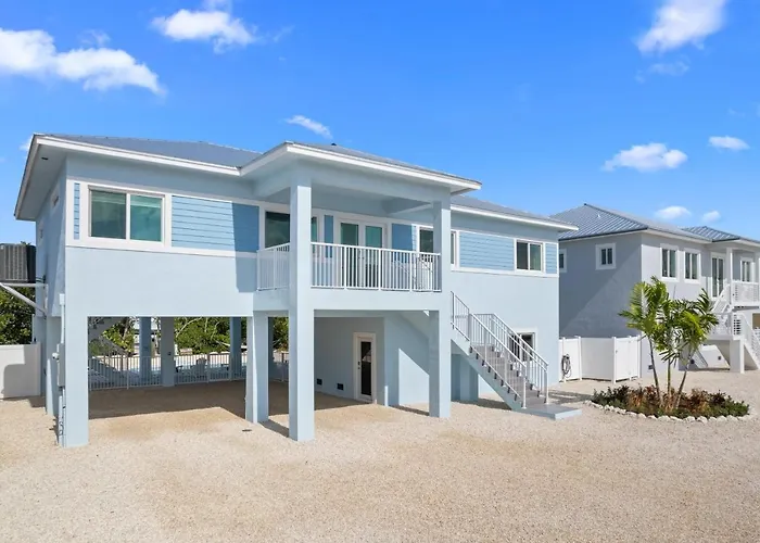 Blue Pearl New Waterfront Haven With Heated Pool ,70 Foot Dock, And More!